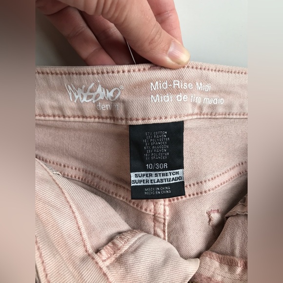 Mossimo denim Mid-rise Midi 10R/30R light pink women’s shorts - Picture 5 of 6